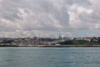 Na een uurtje varen vanuit Tarifa in Spanje kon ik mijn eerste foto maken van Tangiers.