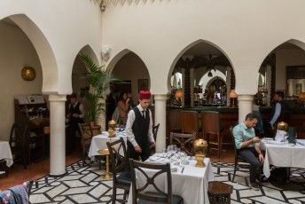 Helaas lijkt het noch binnen noch buiten op het beroemde café uit de film 'Casablanca'.