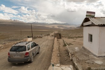 Wij moesten ons regelmatig bij de grenswachten van Tadzjikistan registreren. Wat een afgelegen plek was dit zeg.