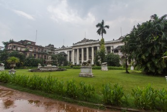 Het marmer paleis, in Calcutta, staat ook midden in een krottenwijk.