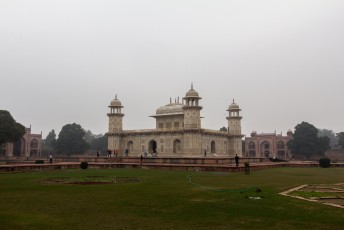 Hier ligt de opa van de vrouw van de man die de Taj Mahal liet bouwen.