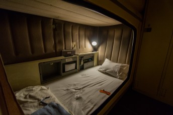 mijn laatste nacht in Japan slaap ik in een cabinehotel. Typerend voor Japan, ik vond 22 euro voor een veredeld stapelbed behoorlijk duur