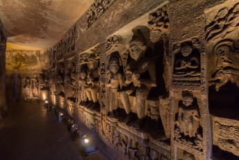 De oudste grot dateert van zo'n 200 jaar voor Christus.