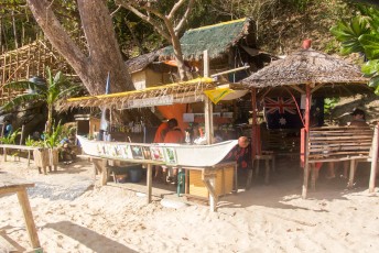 we sluiten de dag af met een biertje op guerilla beach waarna ik op weg ga naar Papoea Nieuw Guinea