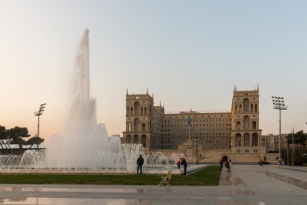 The Government House of Baku, gebouwd in de jaren 30 door de Russen. Tegenwoordig huisvest het verscheidene ministeries.