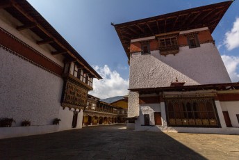 De Rinpung Dzong, is gedeeltelijk in gebruik door de overheid.