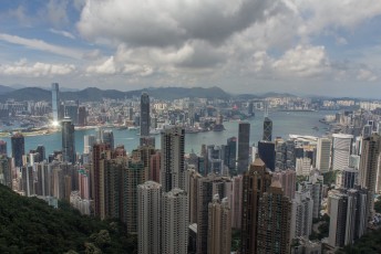 Uitizicht vanaf Victoria Peak op Hong Kong en Kowloon.