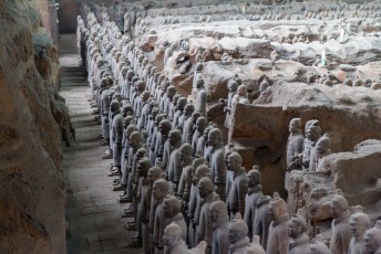 Ze bewaken namelijk de graftombe van keizer huppeldepup van de Qin dynastie.