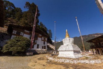 Stupa bij de Kurje Lhakhang tempel met de afdruk van Rinpoche.