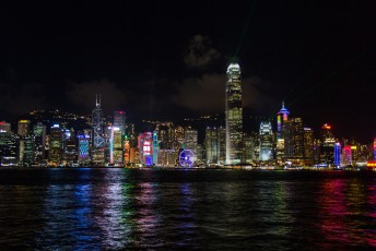 Elke avond is er een lichtshow vanaf Hong Kong Island.