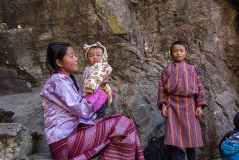 In Bhutan is klederdracht nog de norm.