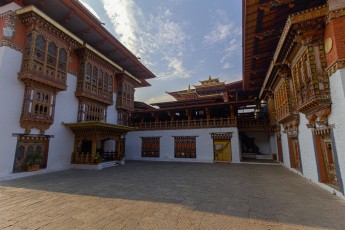 Zhabdrung Rinpoche liet toen een architect op deze plek slapen en die droomde toen over dit paleis/dzong waardoor ze het konden bouwen zonder bouwtekeningen.