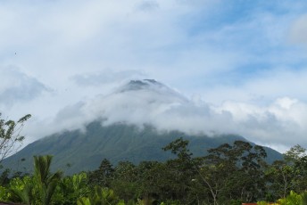 ....de vulkaan van Arenal die volgens de gidsen altijd actief is, maar helaas nu al een jaar slaapt.
