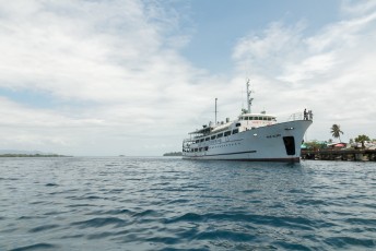 Je kunt ook met deze boot vanuit Honiara naar Gizo. Dat duurt 30 uur en ruikt geweldig.