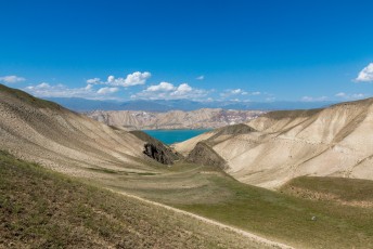 Tussen Bishkek en Osh ga je twee keer hard omhoog naar ruim 3000 meter.