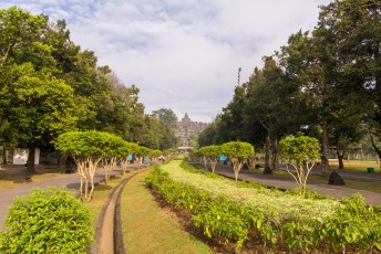 vlakbij Yogjakarta staat de tempel Borobudur