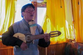 Als eerste ging ik in Peru op expeditie naar Los Uros, de tocht werd gelukkig muzikaal omlijst.