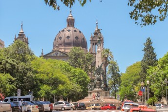 De lokale katholieke kathedraal, ook wel Catedral Metropolitana.