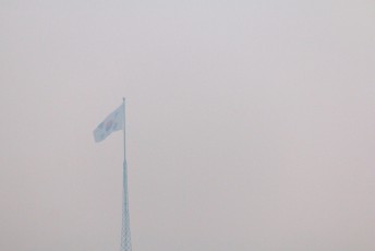 Jammer dat Kim Jong-Il niet meer leeft, die kon het weer veranderen met zijn gedachten en dan had ik een heldere foto van de Zuid-Koreaanse vlag kunnen maken.
