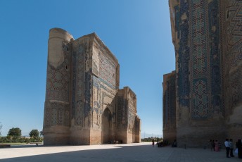 Het was ooit het mooiste gebouw in Oezbekistan en had een vernuftig systeem waarbij water door het gebouw stroomde om het koel te houden in de zomer.