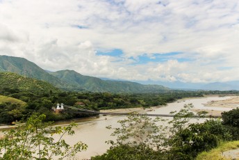 Het volgende uitstapje ging naar Santa Fe de Antioquia, hier de oude brug over de Rio Cauca.
