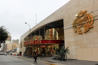 Het casino in Lima waar Joran vd Sloot Stephanie Flores heeft opgepikt.