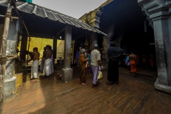 Binnen in de ramanathaswamy tempel.