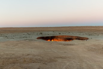 Het lukte gelukkig net om voor zonsondergang de Darvaza Gas Krater te vinden in deze 13de grootste woestijn ter wereld.