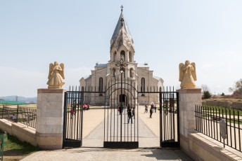 Gebouwd in 1868, na de oorlog gerestaureerd en 1 van de grootste Armeense kerken ter wereld.