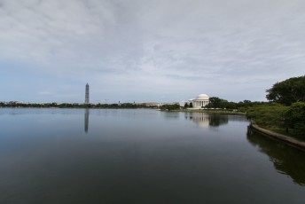 het Tidal basin met links het Washington Monument