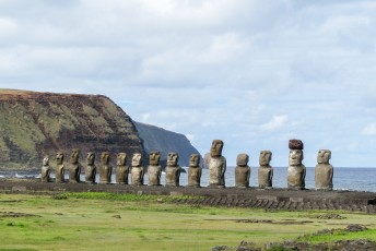 het grootste altaar (Ahu) met Moai