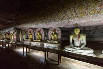 je kunt nooit genoeg buddha beelden hebben, dus ook in deze grotten hebben ze een flinke verzameling