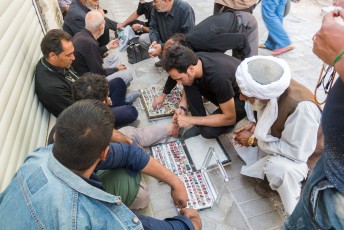 Een ander vertrouwd gezicht in Iran zijn de juwelenverkopers op straat.