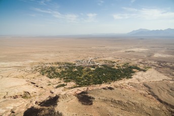 Een dag later reden we naar Garmeh, een echte oasis in de woestijn zoals je vanuit de lucht goed kunt zien.
