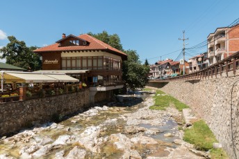 Er is een wandelroute langs de Bistrica rivier rond het oude centrum......