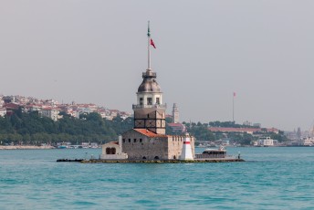 Vanuit Kadiköy voeren we langs de Kız Kulesi (meisjestoren) richting Beşiktaş.