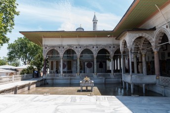 Het paleis is prachtig en het museum herbergt zaken als een tand van Mohammed (vzmh) en de houten staf waarmee Mozes de rode zee scheidde (echt waar).