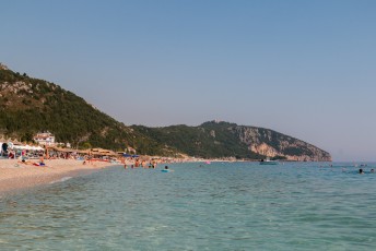 Dhërmi is één van de relaxte strandbestemmingen in het land.