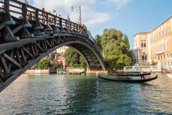 De Ponte dell'Accademia, één van de 4 bruggen over het Canale Grande. Dit is al de derde brug op deze locatie en er komt weer een nieuwe.