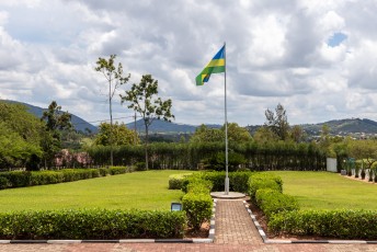 Het volgende hoofdstuk van mijn reis speelde zich zoals je aan deze vlag ziet af in Rwanda.