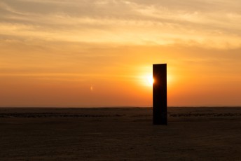 Het is van de hand van Richard Serra en heet: East-West/West-East.