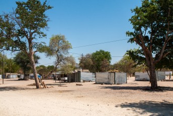 Nadat ik aankwam in Namibië was mijn eerste verbazing dat in dit snikhete land mensen in metalen golfplaten doosjes wonen :-0
