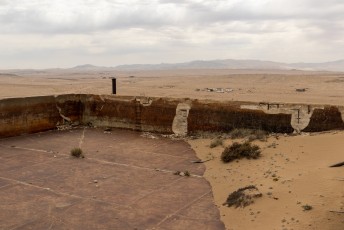 Op de heuvel had men midden in de woestijn zelfs een verwarmd zwembad. Het water moest met paard en water worden aangerukt!