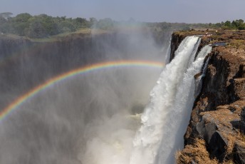 Weer een oudere naam voor de watervallen is 'Chongwe', dat betekent 'De plaats met de regenboog'.