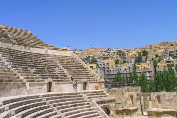 Even later stonden we in dat amfitheater, de tempel van Hercules is van daar nog net te zien.