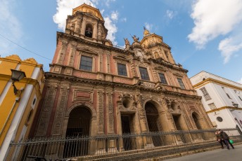 Het sterft van de kerken in die Spaanse steden, dit is de 
Iglesia San Luis de los Franceses.