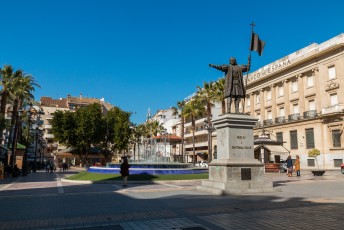 Vervolgens ben ik door Portugal gereden, en in het zuiden Spanje weer in. Dan kom je uit in Huelva waar Columbus op het Plein van de Nonnen staat.