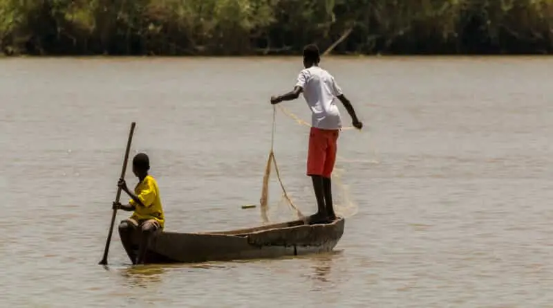 Fishermen on the Gambia river. Picture from the post 'out of the goodness of my heart' from www.edvervanzijnbed.nl/en/